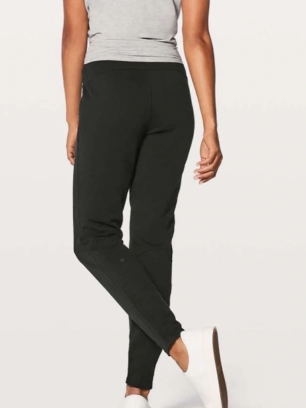 LULULEMON free to roam black joggers size 12